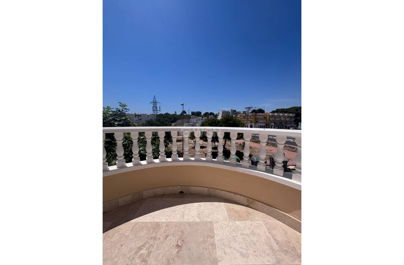Odsprzedaż - Villa - Villamartin - Costa Blanca