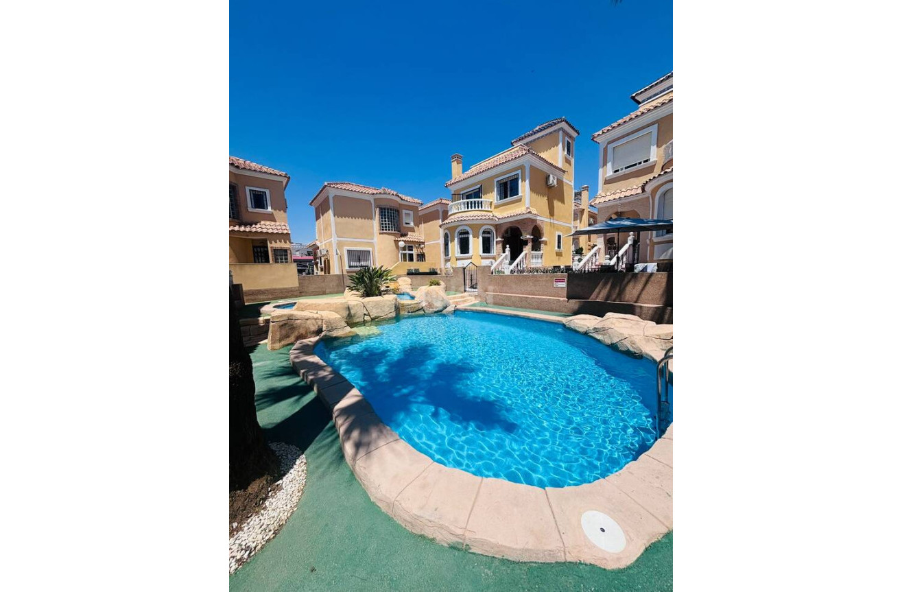 Odsprzedaż - Villa - Villamartin - Costa Blanca