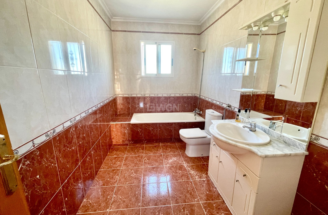 Odsprzedaż - Villa - Catral - Costa Blanca