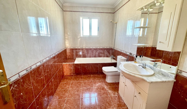 Odsprzedaż - Villa - Catral - Costa Blanca