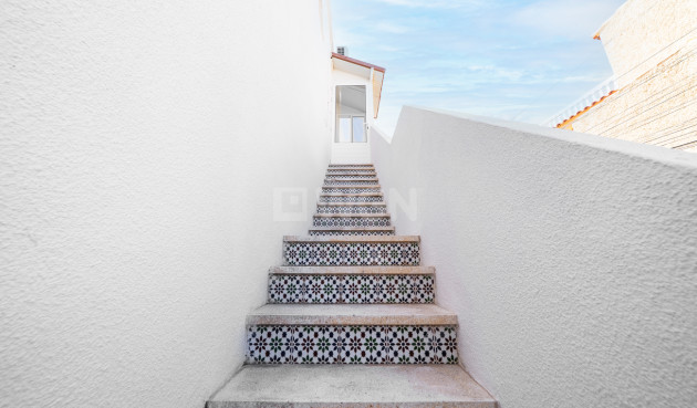 Odsprzedaż - Mieszkanie w bloku - Torrevieja - El Chaparral