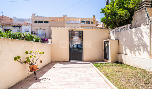 Odsprzedaż - Mieszkanie w bloku - Torrevieja - El Chaparral