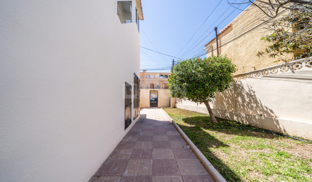 Odsprzedaż - Mieszkanie w bloku - Torrevieja - El Chaparral