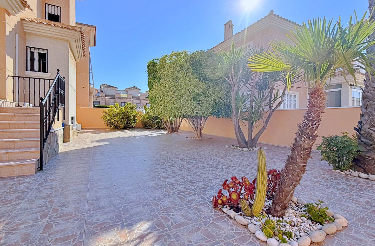 Odsprzedaż - Villa - Orihuela - Inland