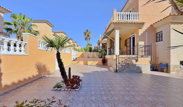 Odsprzedaż - Villa - Orihuela - Inland