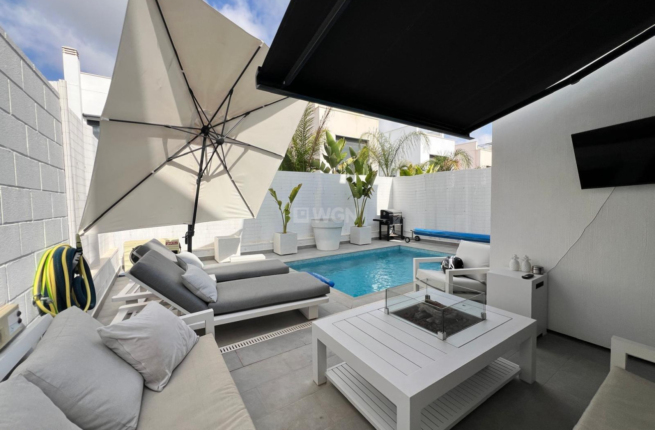 Odsprzedaż - Villa - Orihuela Costa - Villamartín-las Filipinas