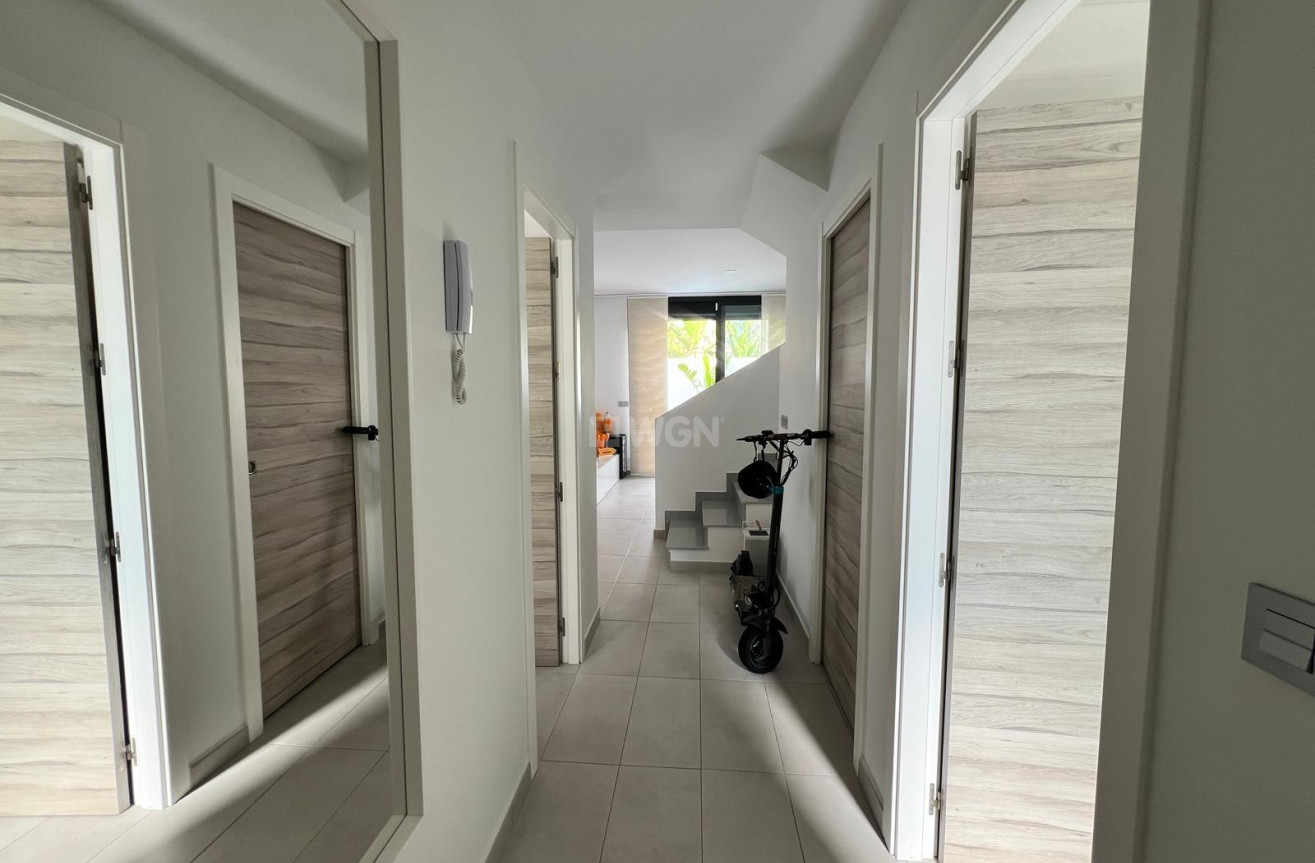 Odsprzedaż - Villa - Orihuela Costa - Villamartín-las Filipinas