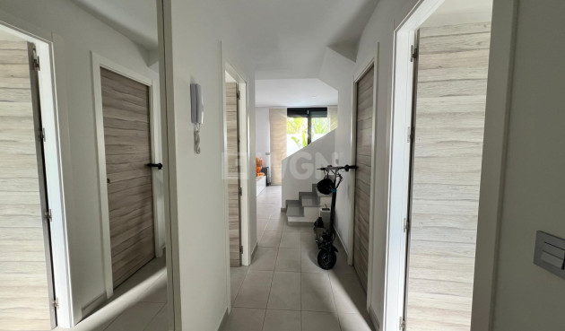 Odsprzedaż - Villa - Orihuela Costa - Villamartín-las Filipinas