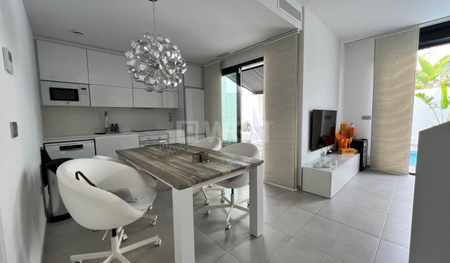 Odsprzedaż - Villa - Orihuela Costa - Villamartín-las Filipinas
