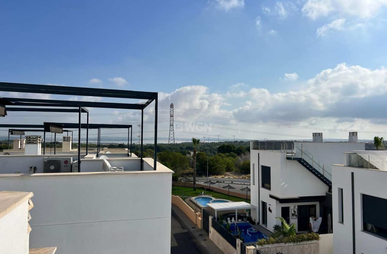 Odsprzedaż - Villa - Orihuela Costa - Villamartín-las Filipinas