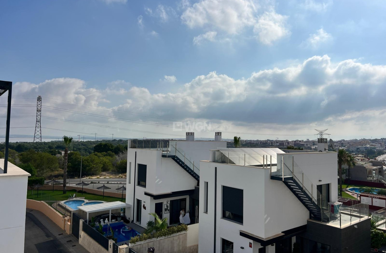 Odsprzedaż - Villa - Orihuela Costa - Villamartín-las Filipinas