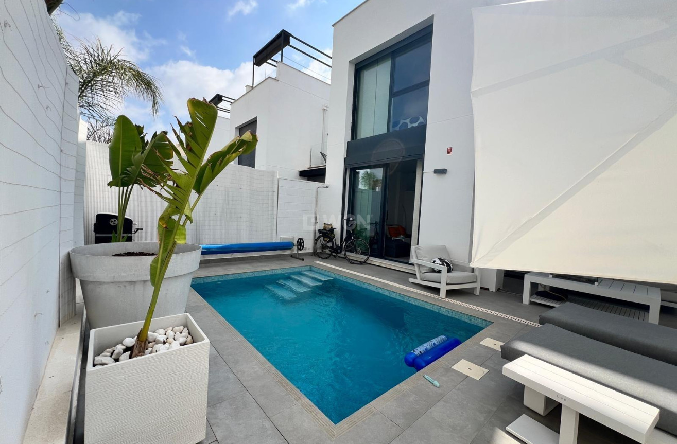 Odsprzedaż - Villa - Orihuela Costa - Villamartín-las Filipinas