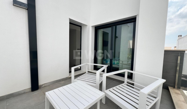 Odsprzedaż - Villa - Orihuela Costa - Villamartín-las Filipinas