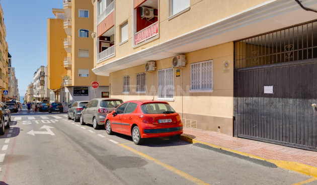 Odsprzedaż - Mieszkanie w bloku - Torrevieja - Estacion De Autobuses