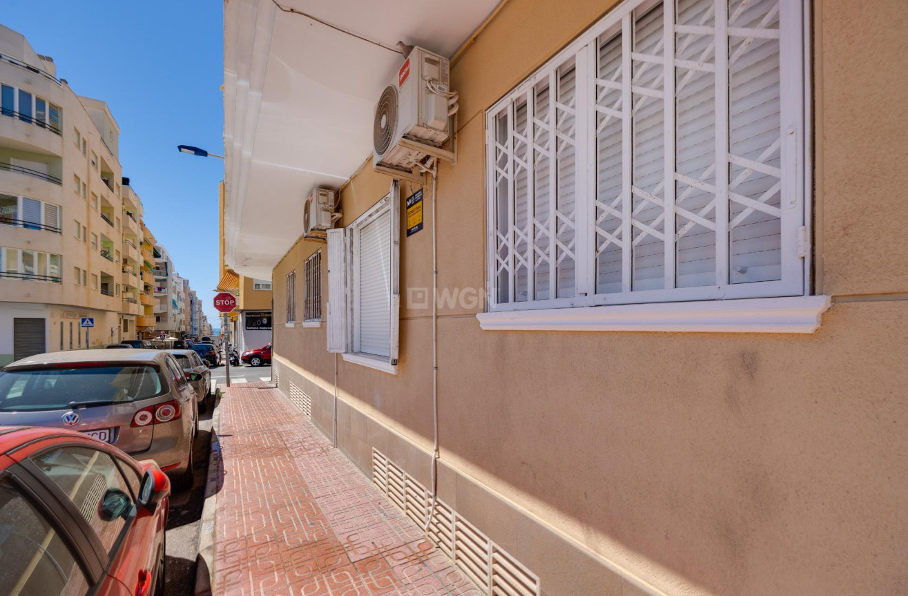 Odsprzedaż - Mieszkanie w bloku - Torrevieja - Estacion De Autobuses