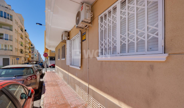 Odsprzedaż - Mieszkanie w bloku - Torrevieja - Estacion De Autobuses