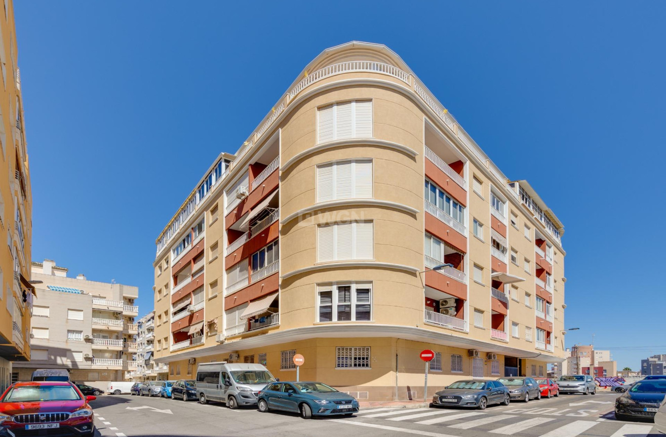 Odsprzedaż - Mieszkanie w bloku - Torrevieja - Estacion De Autobuses