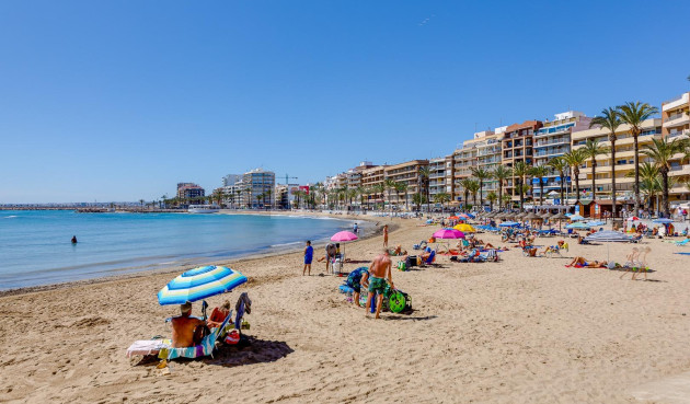 Odsprzedaż - Mieszkanie w bloku - Torrevieja - Estacion De Autobuses