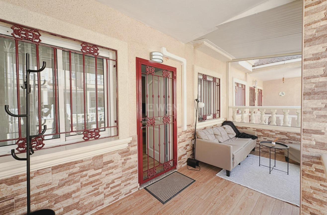 Odsprzedaż - Villa - Orihuela Costa - La Zenia