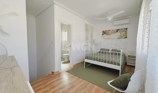 Odsprzedaż - Villa - Orihuela Costa - La Zenia