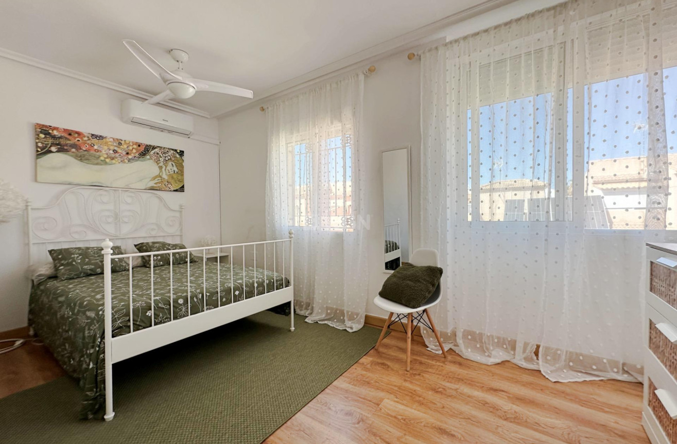 Odsprzedaż - Villa - Orihuela Costa - La Zenia