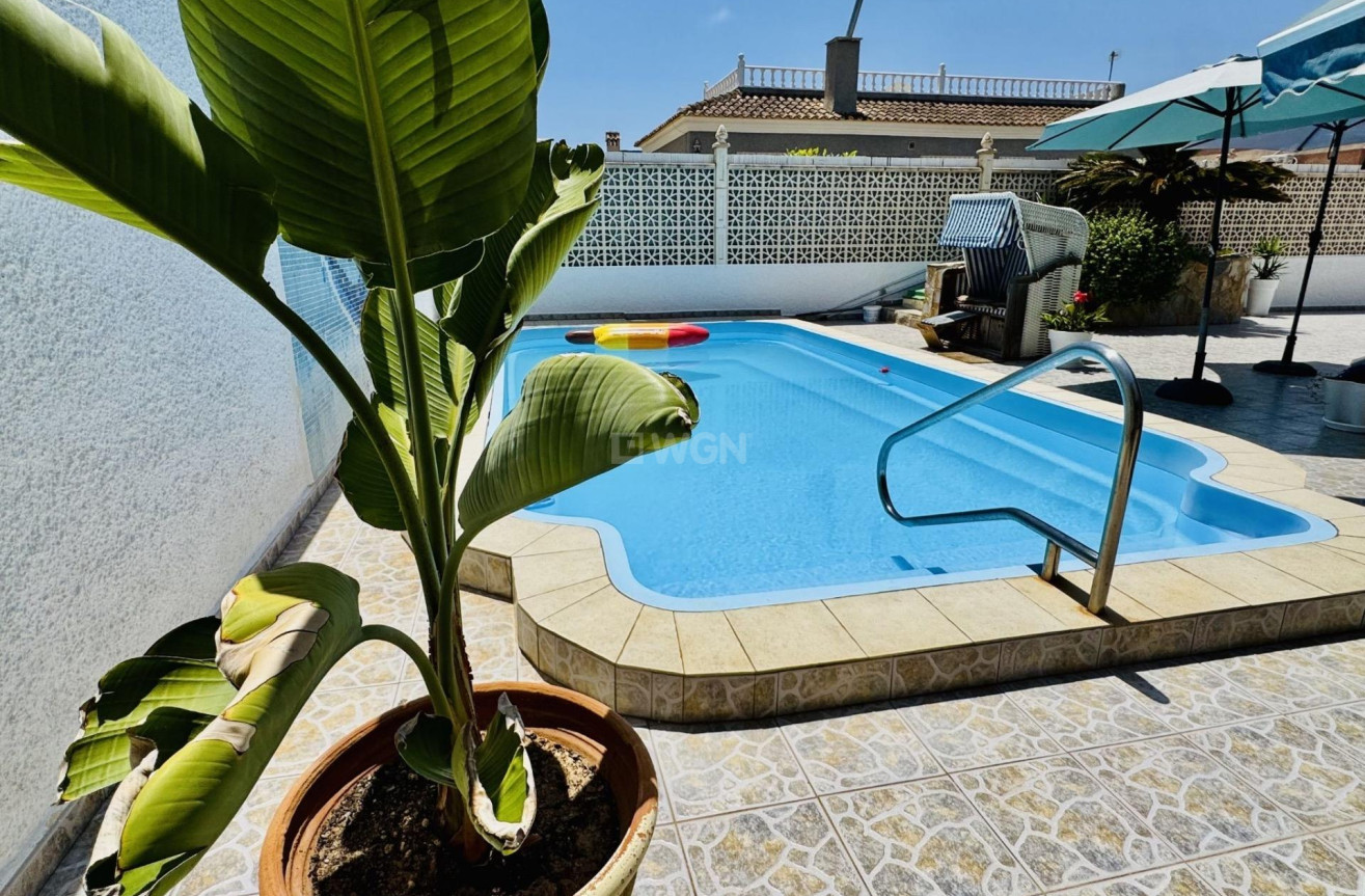 Odsprzedaż - Villa - Torrevieja - La Siesta - El Salado - Torreta