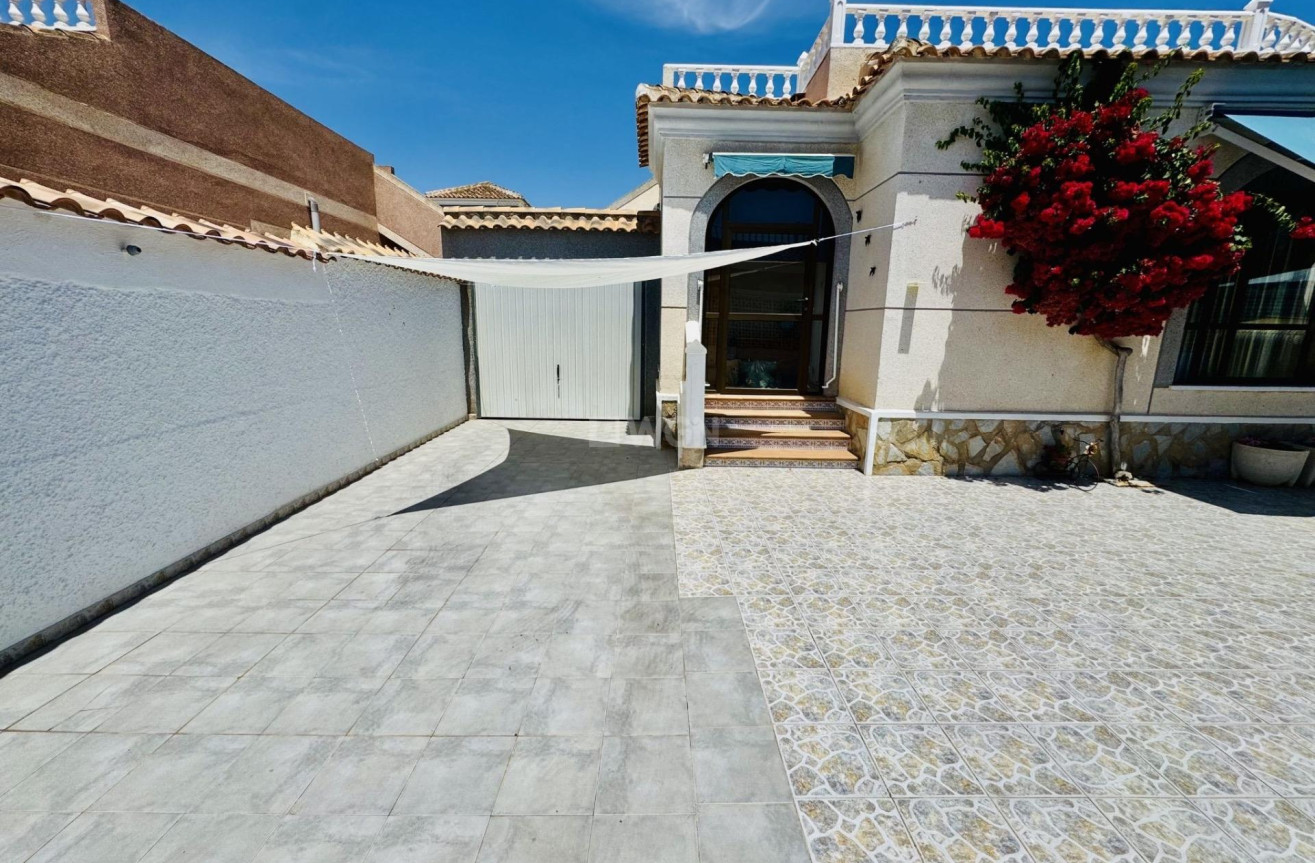 Odsprzedaż - Villa - Torrevieja - La Siesta - El Salado - Torreta