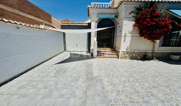 Odsprzedaż - Villa - Torrevieja - La Siesta - El Salado - Torreta