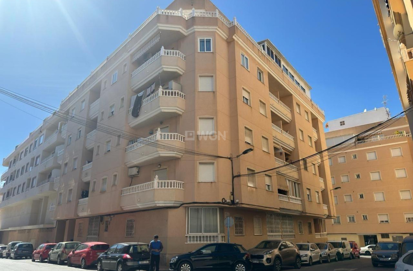 Odsprzedaż - Mieszkanie w bloku - Torrevieja - Centro