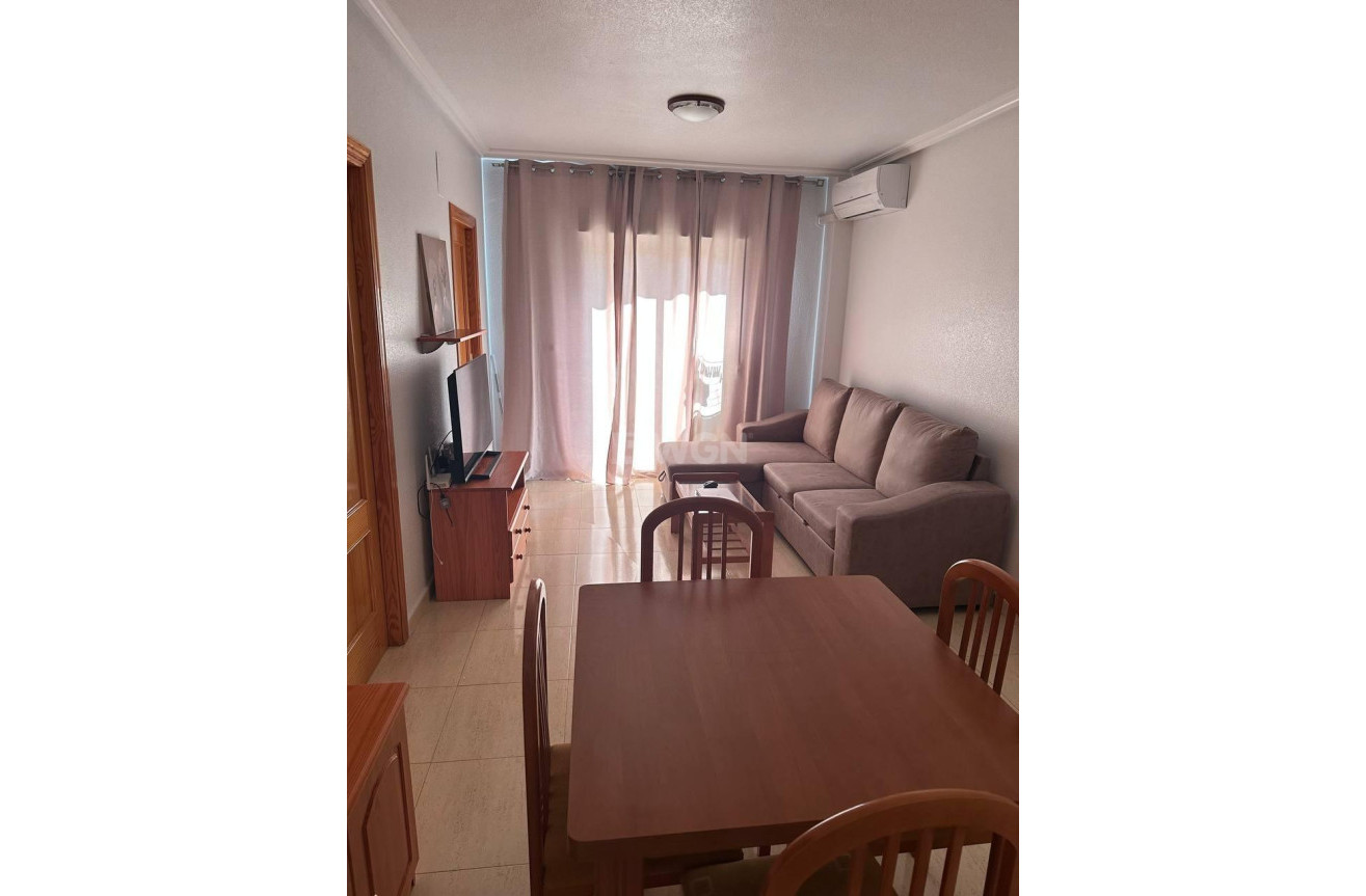 Odsprzedaż - Mieszkanie w bloku - Torrevieja - Centro