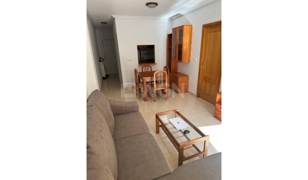 Odsprzedaż - Mieszkanie w bloku - Torrevieja - Centro