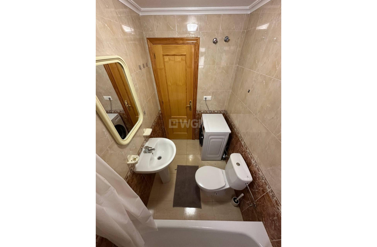 Odsprzedaż - Mieszkanie w bloku - Torrevieja - Centro
