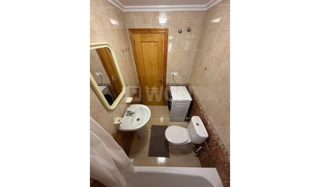 Odsprzedaż - Mieszkanie w bloku - Torrevieja - Centro