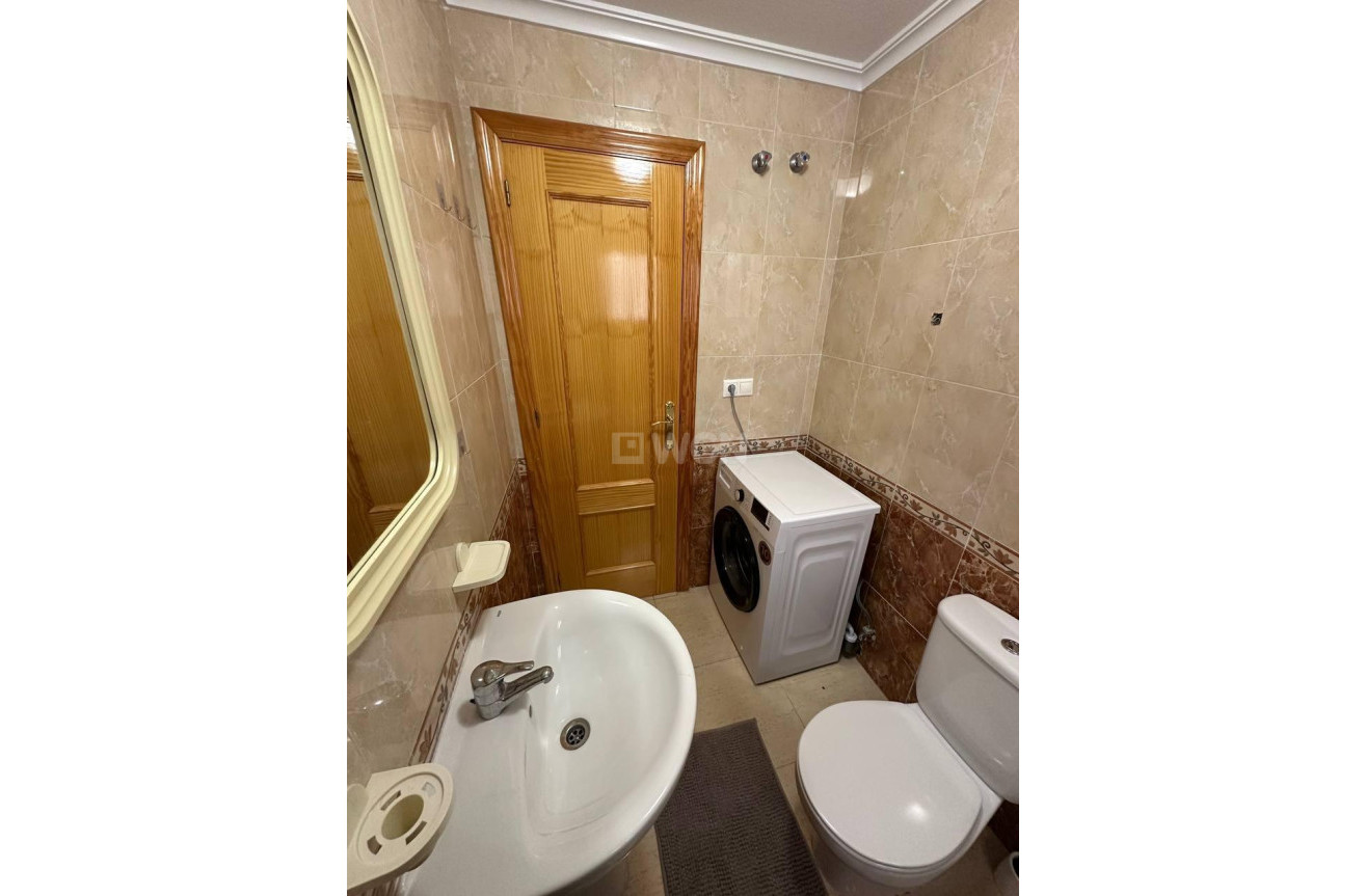 Odsprzedaż - Mieszkanie w bloku - Torrevieja - Centro