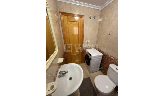Odsprzedaż - Mieszkanie w bloku - Torrevieja - Centro