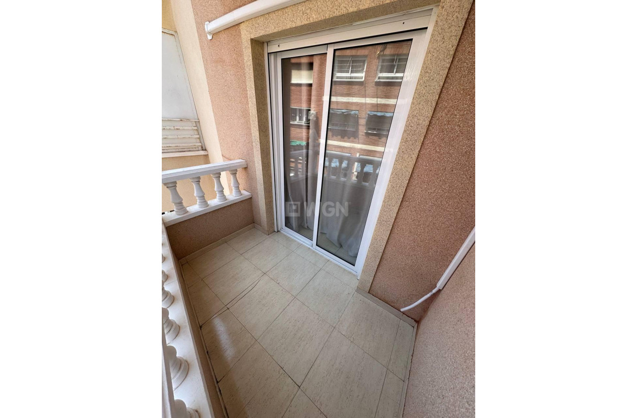 Odsprzedaż - Mieszkanie w bloku - Torrevieja - Centro