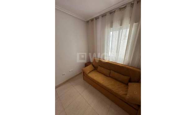 Odsprzedaż - Mieszkanie w bloku - Torrevieja - Centro