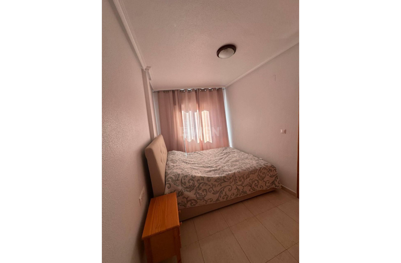 Odsprzedaż - Mieszkanie w bloku - Torrevieja - Centro