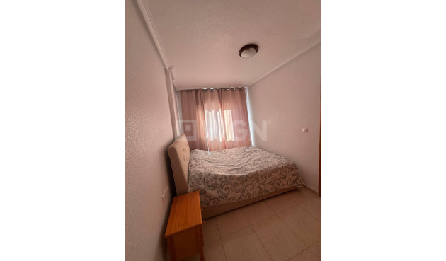 Odsprzedaż - Mieszkanie w bloku - Torrevieja - Centro