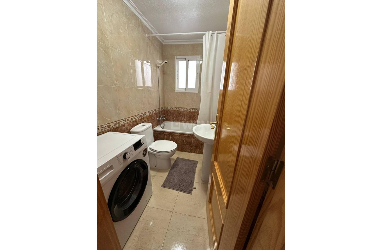 Odsprzedaż - Mieszkanie w bloku - Torrevieja - Centro