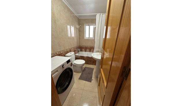 Odsprzedaż - Mieszkanie w bloku - Torrevieja - Centro