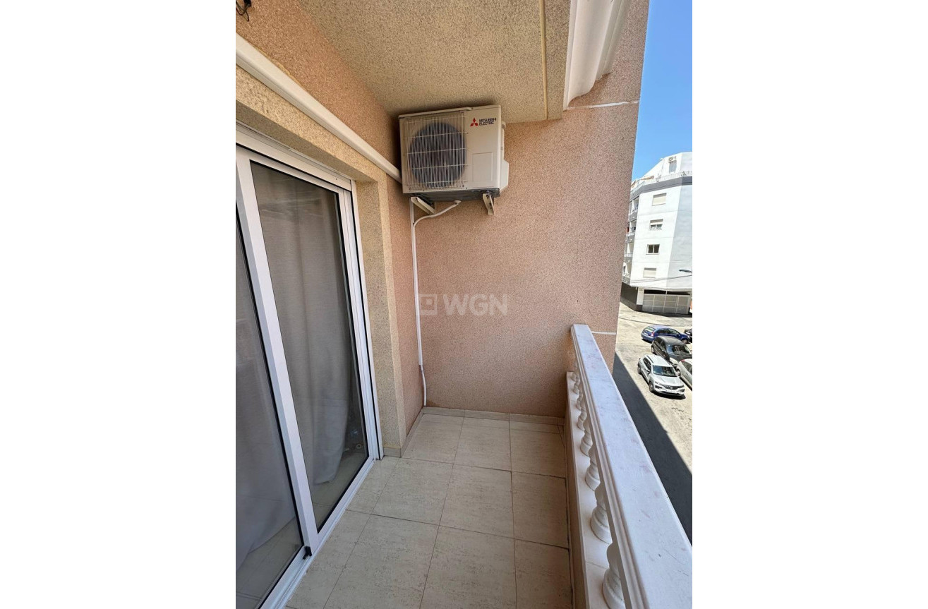Odsprzedaż - Mieszkanie w bloku - Torrevieja - Centro