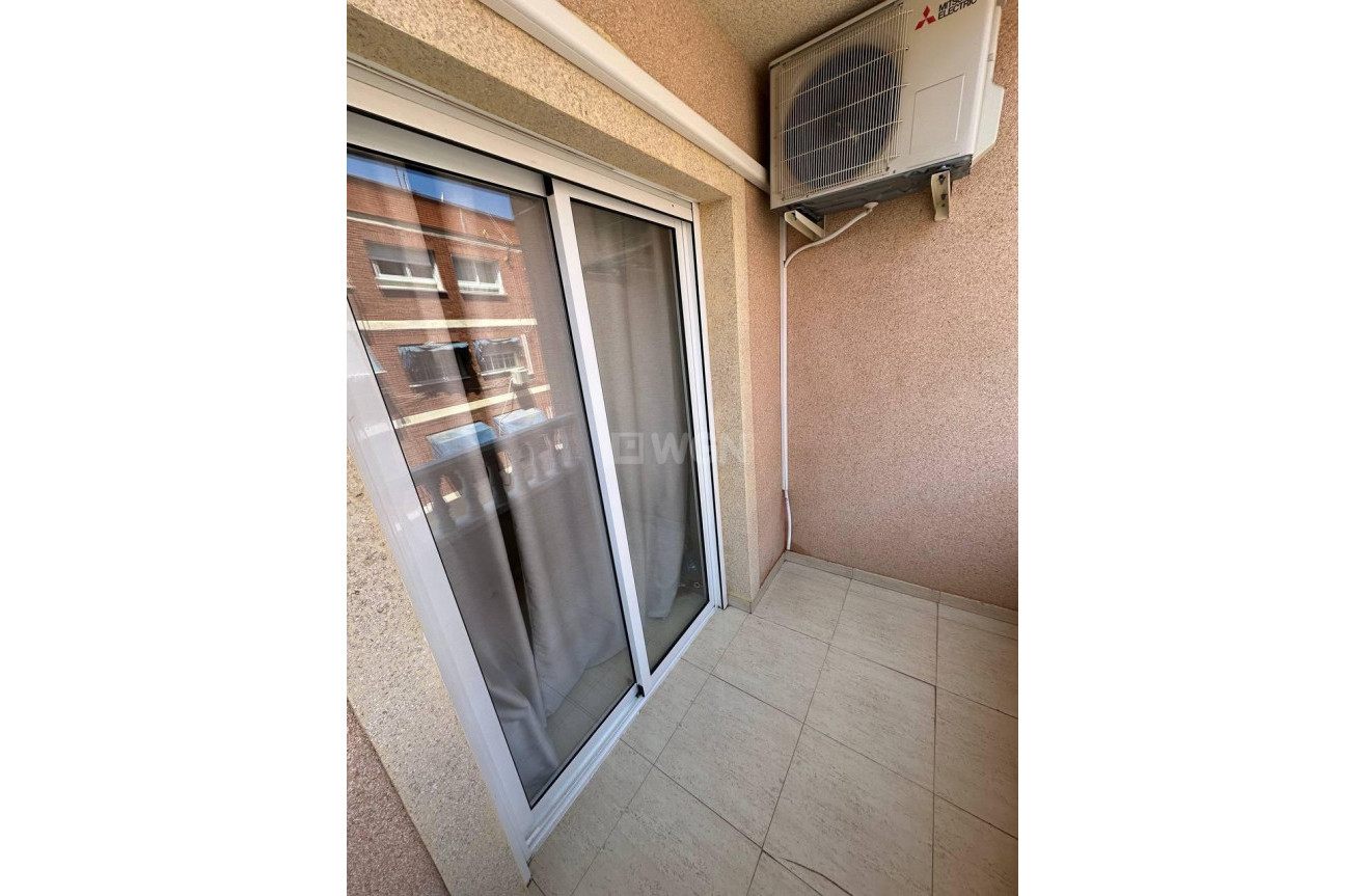 Odsprzedaż - Mieszkanie w bloku - Torrevieja - Centro