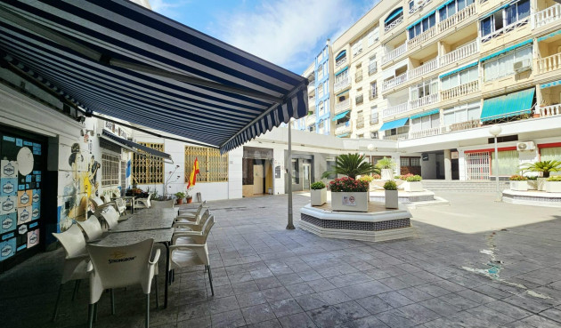 Odsprzedaż - Mieszkanie w bloku - Torrevieja - Playa de los Locos