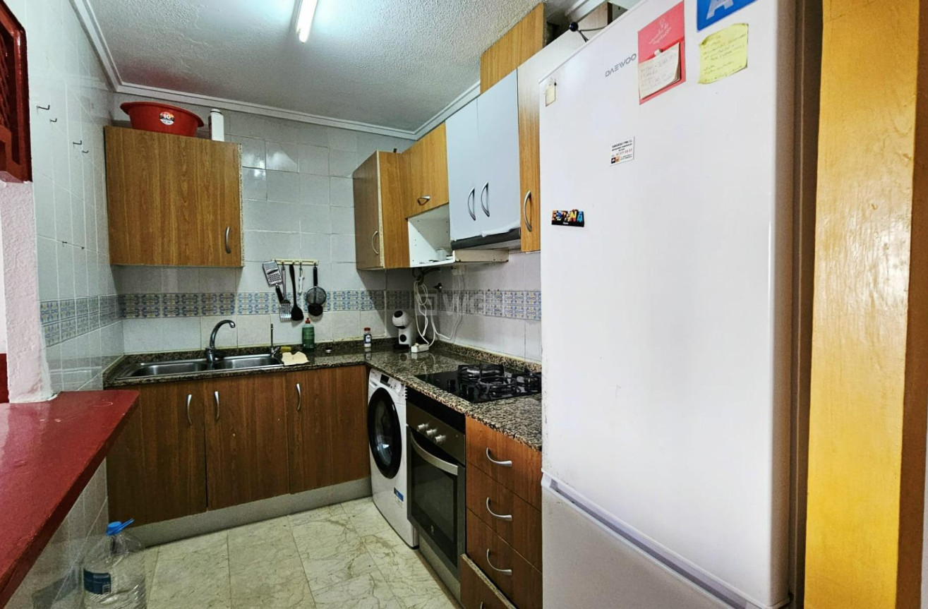 Odsprzedaż - Mieszkanie w bloku - Torrevieja - Playa de los Locos