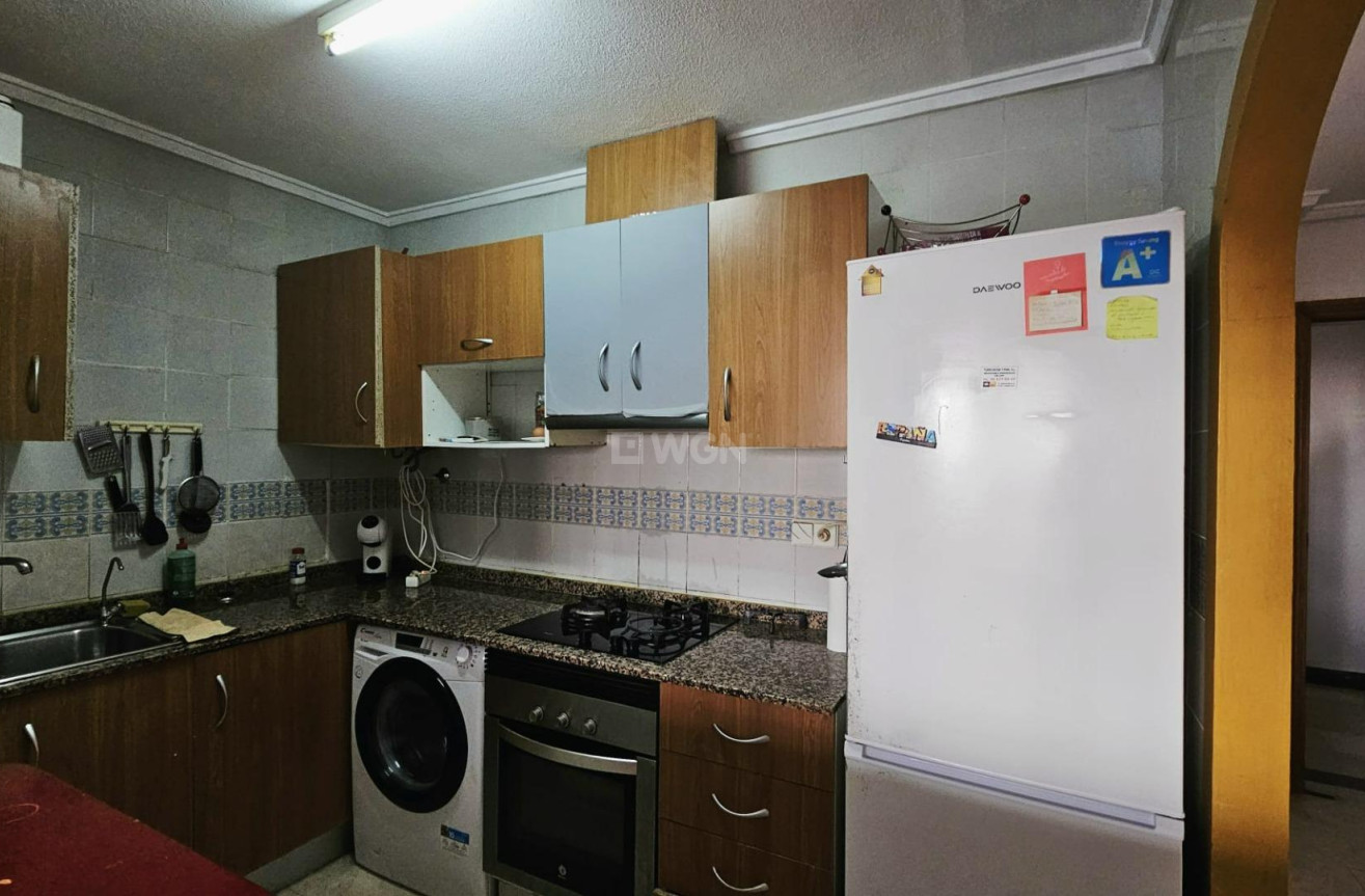 Odsprzedaż - Mieszkanie w bloku - Torrevieja - Playa de los Locos
