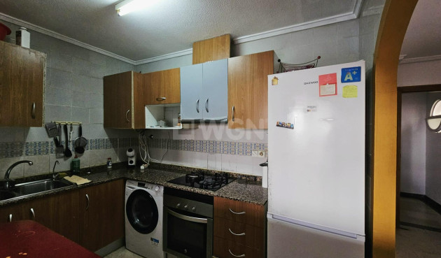 Odsprzedaż - Mieszkanie w bloku - Torrevieja - Playa de los Locos