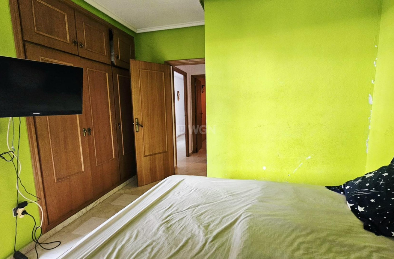 Odsprzedaż - Mieszkanie w bloku - Torrevieja - Playa de los Locos