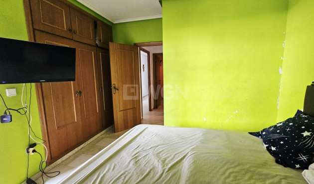 Odsprzedaż - Mieszkanie w bloku - Torrevieja - Playa de los Locos