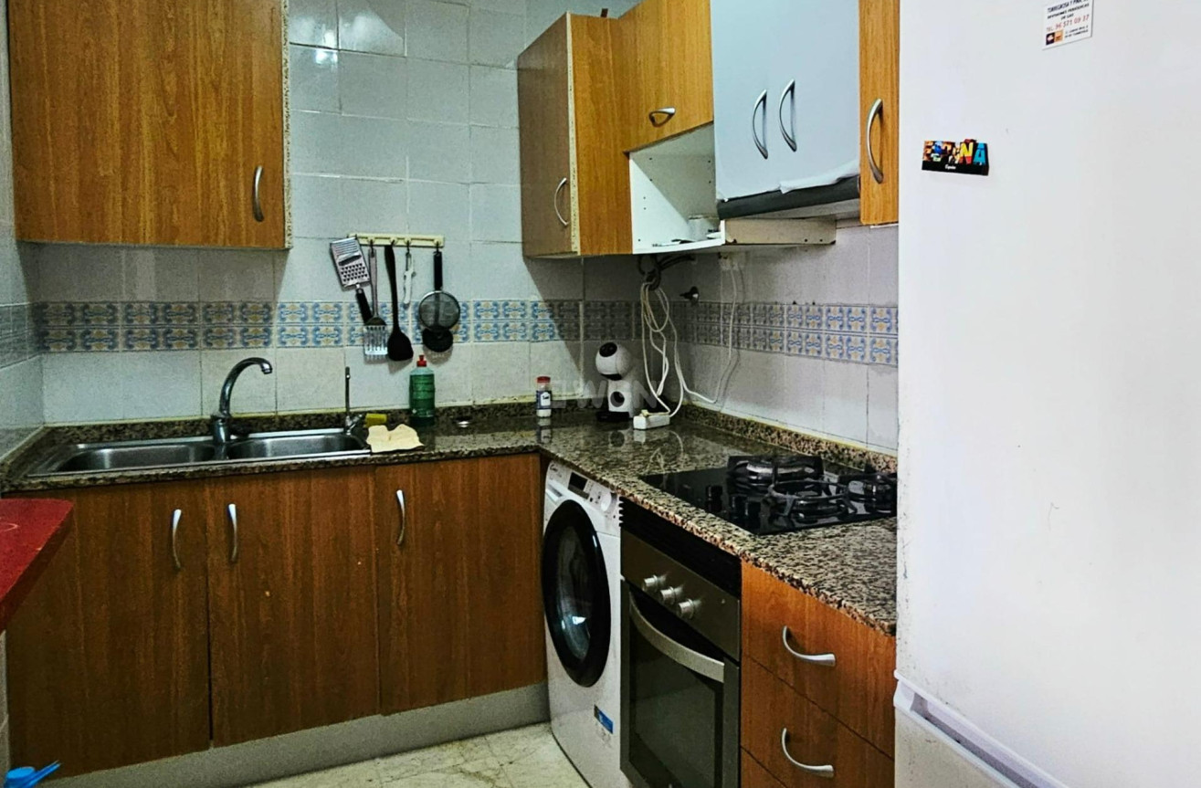 Odsprzedaż - Mieszkanie w bloku - Torrevieja - Playa de los Locos